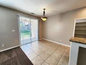 5104 Villa Bella Ln in Bakersfield, CA - Building Photo - Building Photo