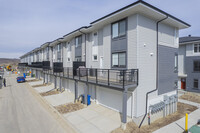 869 Belmont Dr SW in Calgary, AB - Building Photo - Building Photo