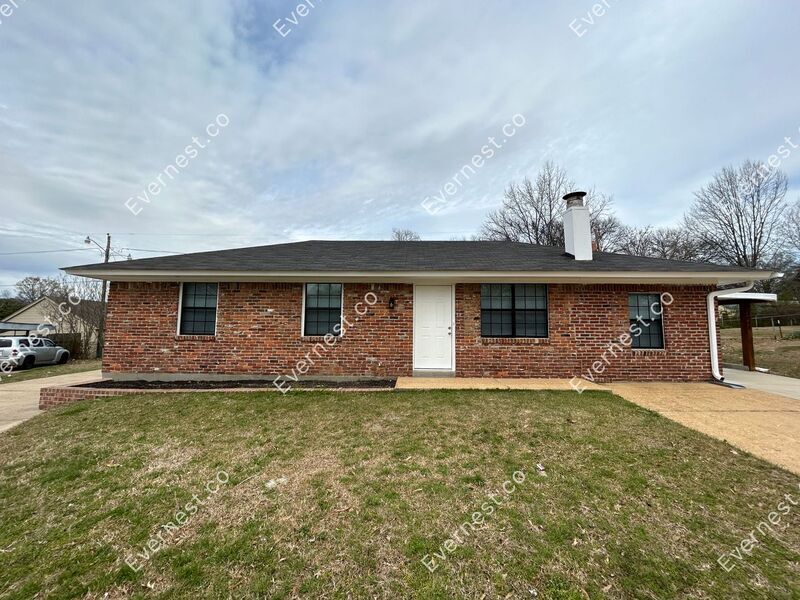 1648 Hickory Dr Photo