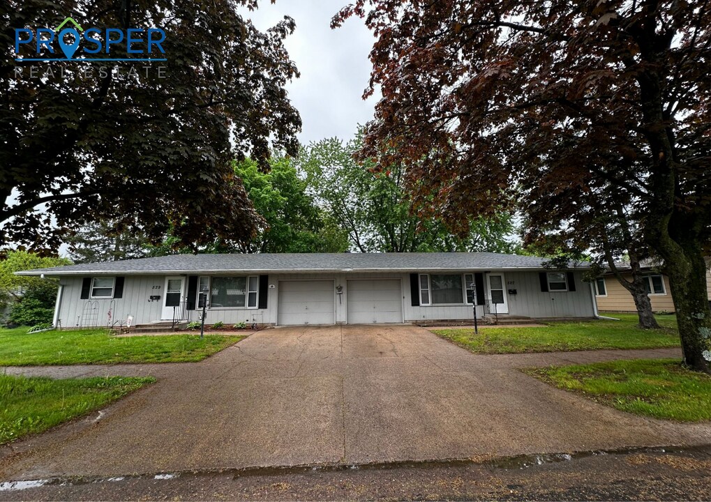 527 E Lexington Blvd in Eau Claire, WI - Building Photo