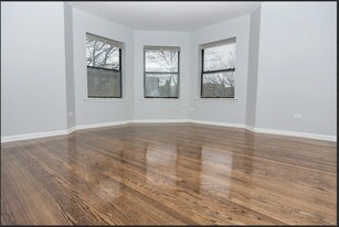 406 W 77th St, Unit 312 in Chicago, IL - Building Photo