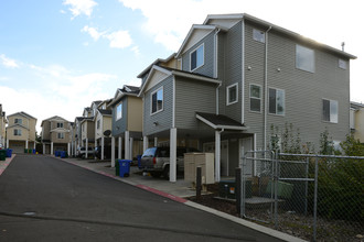 SpringWater Court in Portland, OR - Building Photo - Building Photo