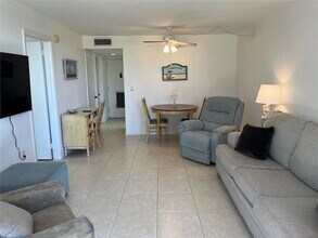 612 Bird Bay Dr S, Unit 112 in Venice, FL - Building Photo - Building Photo