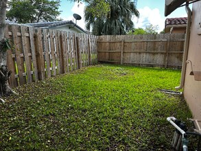 3259 NW 118th Ln in Coral Springs, FL - Foto de edificio - Building Photo