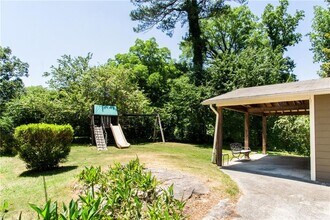 1752 Beacon Hill Blvd NE in Atlanta, GA - Building Photo - Building Photo