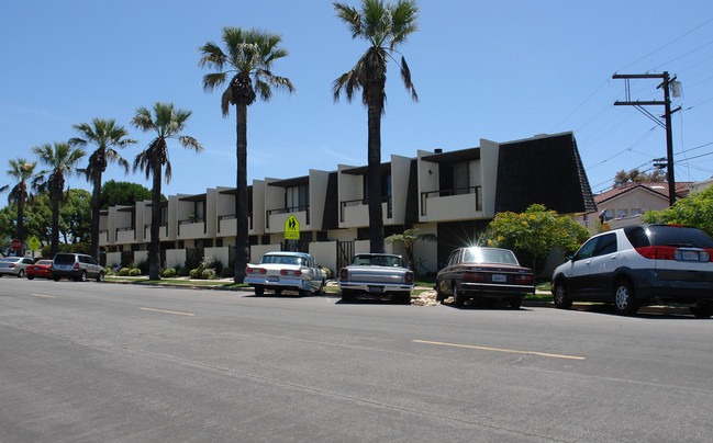 420-440 Palm Ave in Coronado, CA - Building Photo - Building Photo