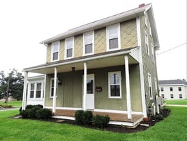 145 E Main St in Leola, PA - Building Photo