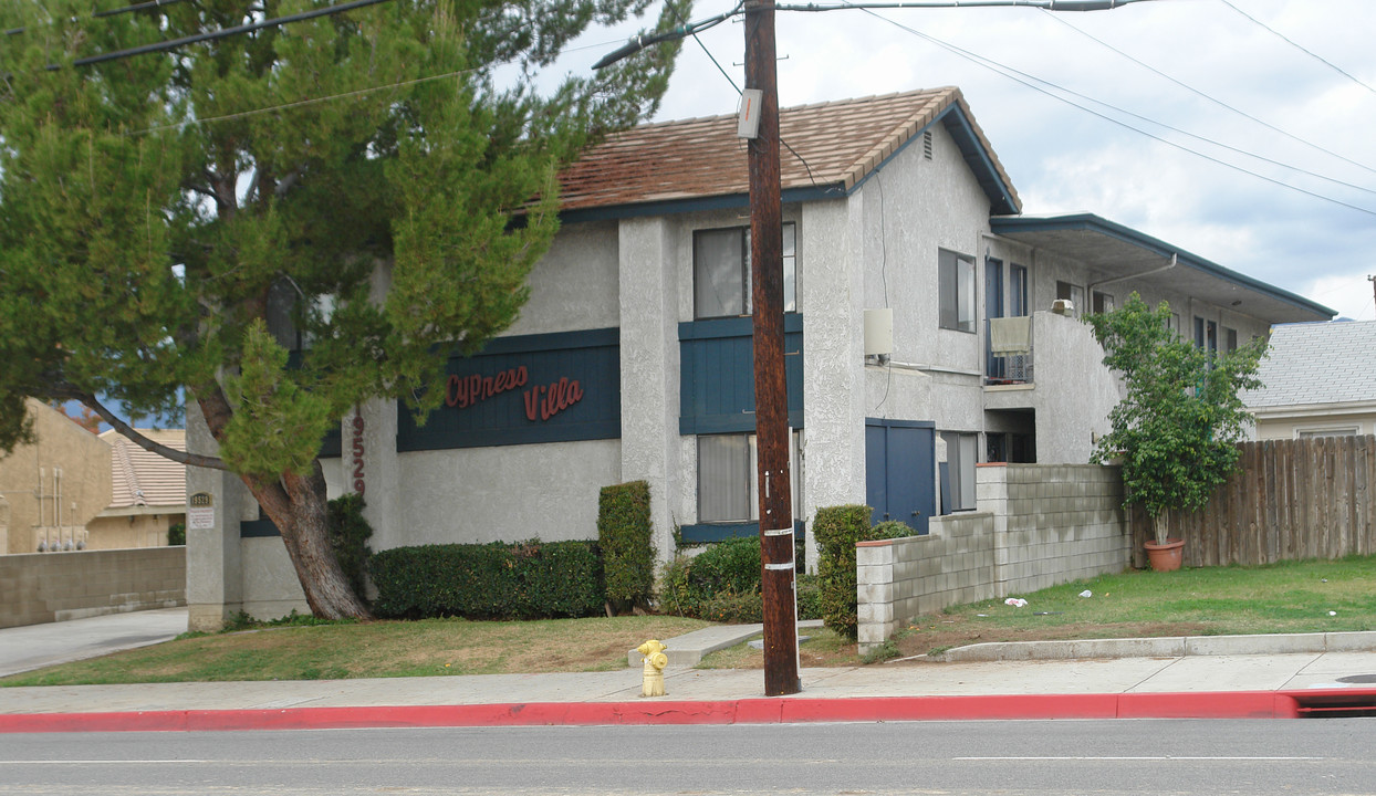 Cypress Villas in Covina, CA - Foto de edificio