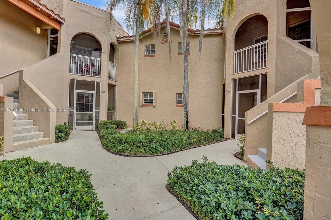 8842 SW 3rd St, Unit 204 in Pembroke Pines, FL - Building Photo