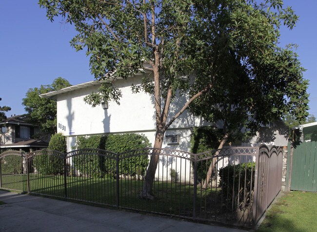 1131 N Onondaga Ave in Anaheim, CA - Building Photo - Building Photo