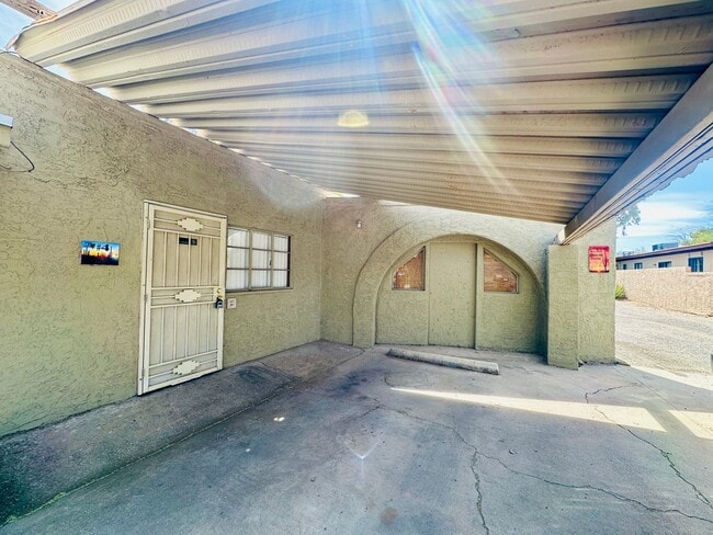 237-243 W Roger Rd in Tucson, AZ - Building Photo - Building Photo