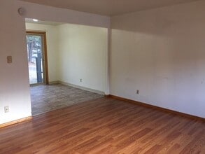 951 NW Portland Ave in Bend, OR - Foto de edificio - Building Photo