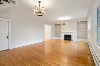 15 Eaton Ct in Wellesley, MA - Building Photo - Building Photo