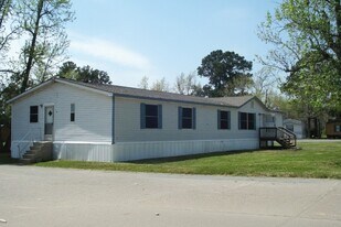 Forest Hollow Manufactured Home Community in Beaumont, TX - Building Photo
