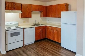 CAMBRIDGE POINTE in Henderson, KY - Building Photo - Building Photo