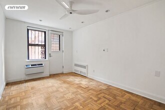 250 W 15th St in New York, NY - Building Photo - Building Photo