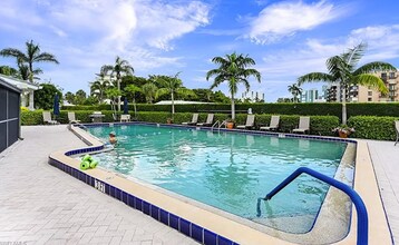 3400 Gulf Shore Blvd N in Naples, FL - Building Photo - Building Photo