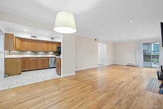 208 Harris Rd in Bedford Hills, NY - Building Photo - Building Photo