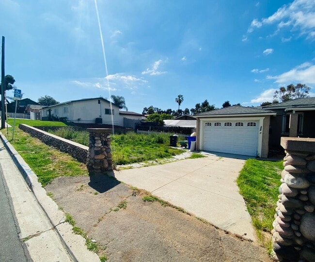 4547 Imperial Ave in San Diego, CA - Building Photo - Building Photo