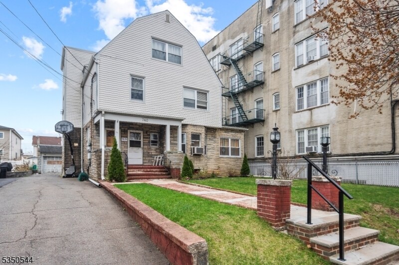 740 Elm St in Kearny, NJ - Foto de edificio