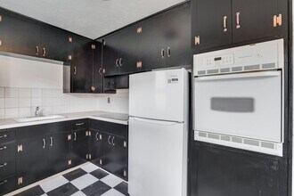 2203-2215-2215 NE 81st Ave in Portland, OR - Foto de edificio - Building Photo