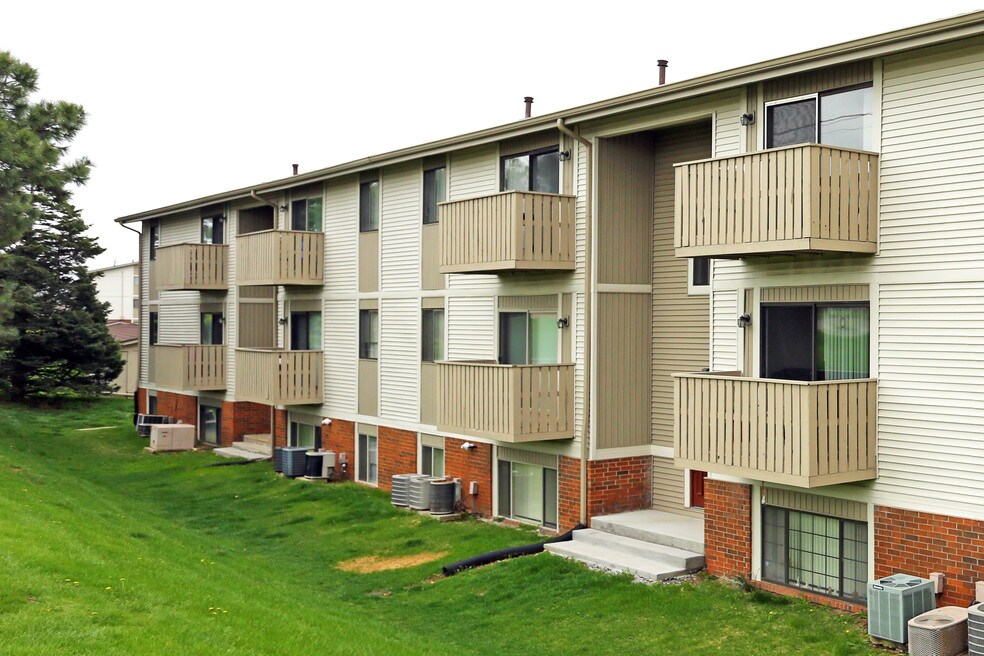 Brady Village Apartments and Nearby Davenport Apartments For Rent