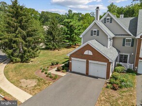 614 Bollen Ct in Pennington, NJ - Building Photo - Building Photo