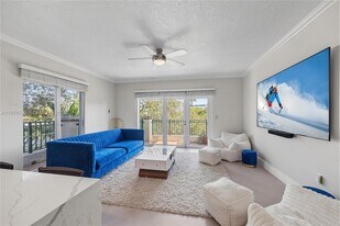 300 Euclid Ave, Unit 206 in Miami Beach, FL - Building Photo