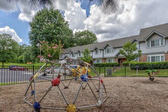 Stanton Oaks in Atlanta, GA - Building Photo - Building Photo