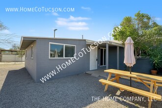 2404 E Cameron Vista in Tucson, AZ - Building Photo - Building Photo
