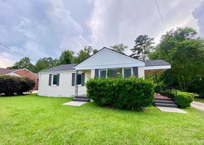 property at 1521 E Pinetree Blvd