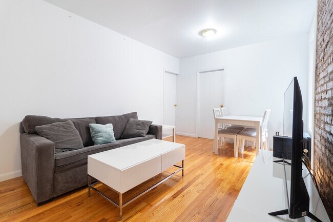 320 E 93rd St in New York, NY - Building Photo - Building Photo