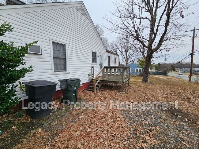 1338 Rayon St in Burlington, NC - Building Photo - Building Photo