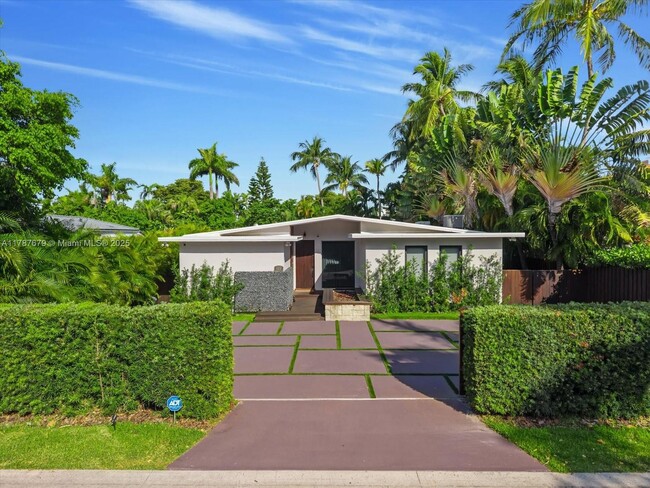 property at 122 E 2nd Ct