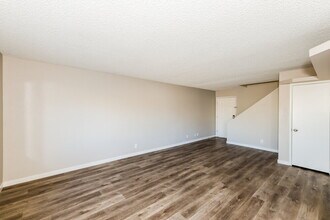 609 Carleton Dr in Henderson, NV - Building Photo - Building Photo