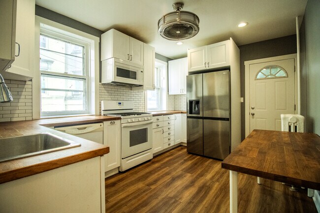 1645 W Estes Ave in Chicago, IL - Building Photo - Building Photo