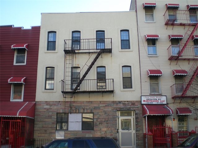 244 Montrose Ave in Brooklyn, NY - Building Photo