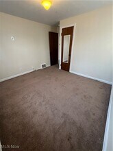2042 13th St in Cuyahoga Falls, OH - Building Photo - Building Photo