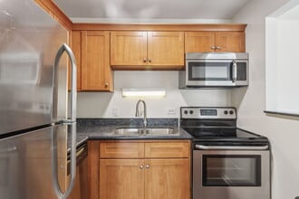Georgian Court Apartments in La Grange Highlands, IL - Foto de edificio - Building Photo