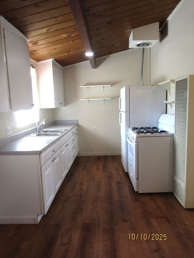 property at 4982 Hessel Rd