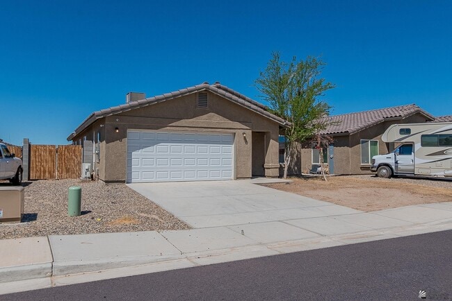 7912 E 44th Ln in Yuma, AZ - Building Photo - Building Photo