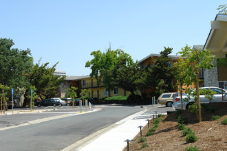 Lakeside Apartments in Concord, CA - Building Photo - Building Photo