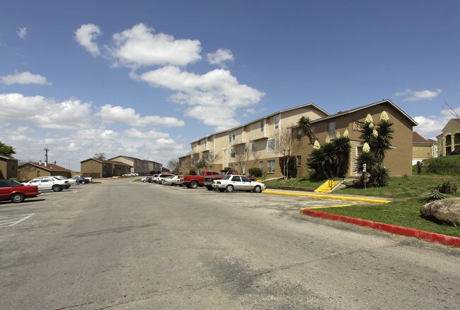 Cielo Hills in San Antonio, TX - Foto de edificio - Building Photo