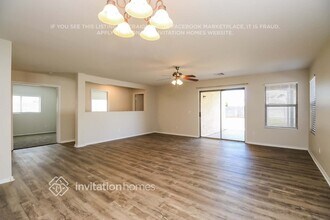 1087 E Appaloosa Rd in Gilbert, AZ - Foto de edificio - Building Photo