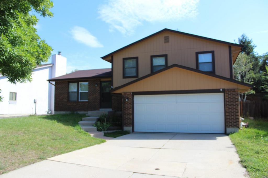 2460 Ptarmigan Ln in Colorado Springs, CO - Foto de edificio