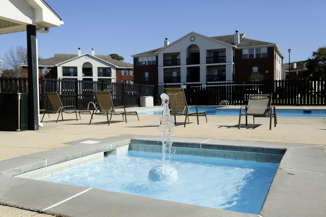 Hidden Oaks Apartments in Biloxi, MS - Foto de edificio