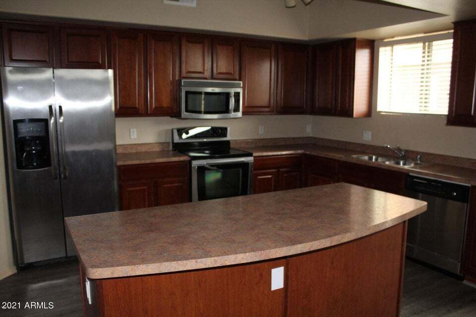 3250 W Greenway Rd in Phoenix, AZ - Building Photo