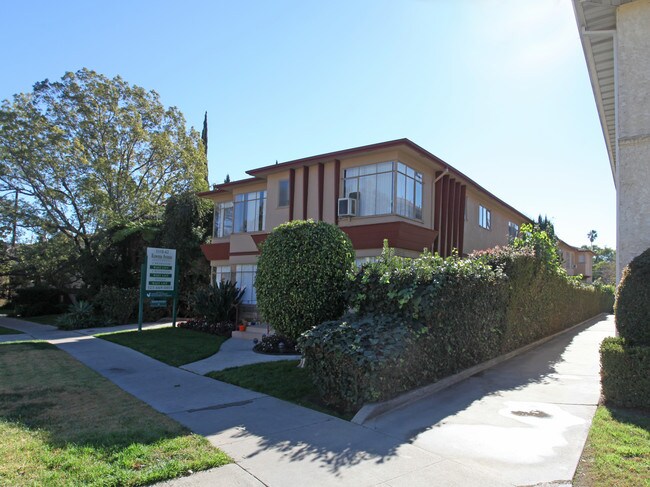 Rowena Avenue Apartments in Los Angeles, CA - Building Photo - Building Photo