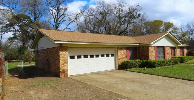 2028 Hunter St in Tyler, TX - Building Photo - Building Photo