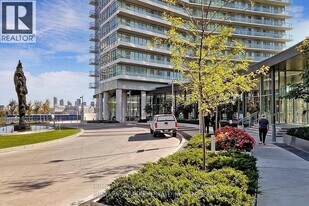 117 McMahon Dr in Toronto, ON - Building Photo